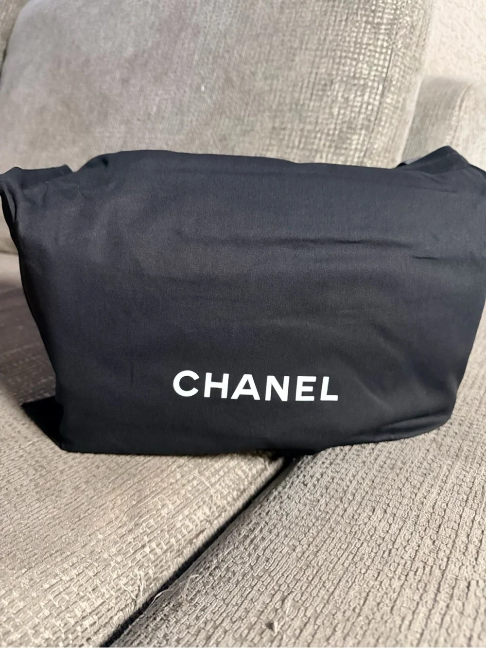 CHANEL Black Quilted Shoulder Bag with Gold-Tone Hardware